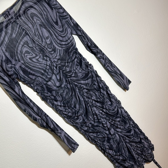 ASOS design curve 12 long sleeve dress with ruching in printed mesh - Picture 9 of 9